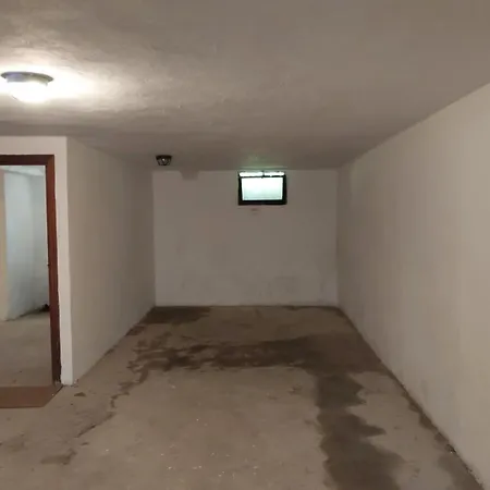 Da Vanda E Dino, Ospitar